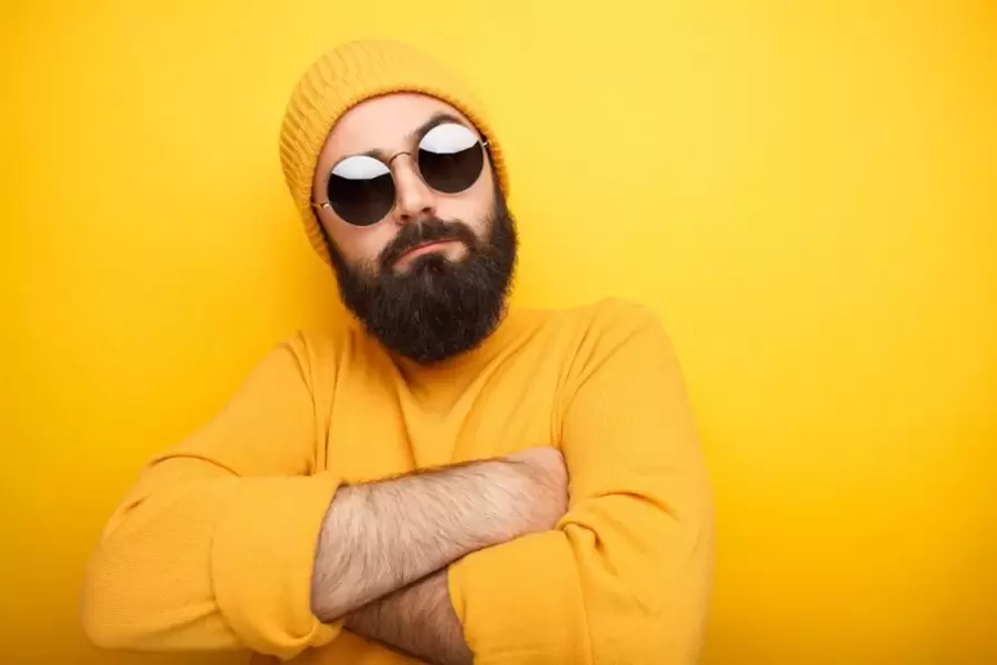 brutāls vīrietis, kurš palielināja dzimumlocekļa biezumu